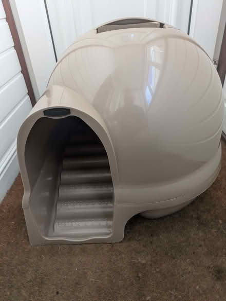 Photo of free Luxury Dome Cat Litter box and mat (Patcham BN1) #2