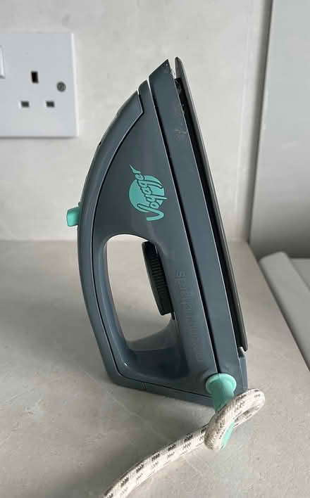 Photo of free Steam travel iron (Bramhall SK7) #1