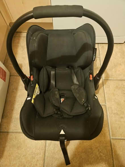Photo of free Baby carseat and isofix base (Kenilworth CV8) #1
