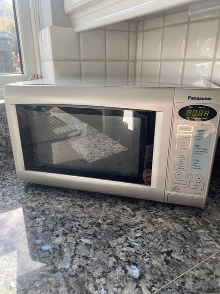 Photo of free Panasonic 800W microwave (Lee, SE12) #1