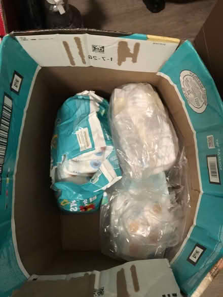Photo of free Size 2 and 3 Pampers (10039) #1