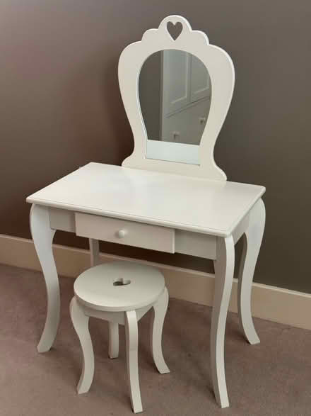 Photo of free Little girl’s dressing table/stool (Brentwood) #1