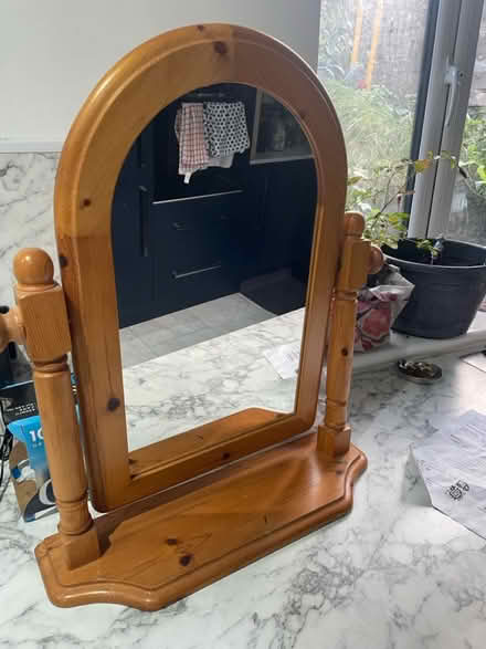 Photo of free Dressing table mirror (Bradford BD2) #1