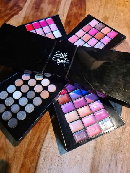 Photo of free Make up set (Selsdon CR2) #2