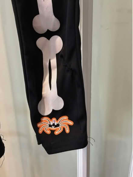 Photo of free Halloween one-piece skeleton suit, unisex age 2-3 (East Barnet N20) #4