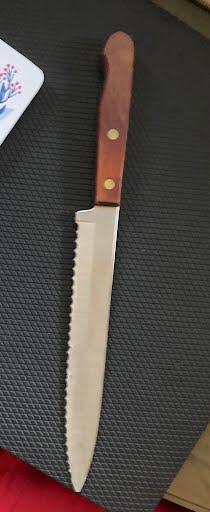 Photo of free serrated knife (Camb/Watertown/Belmont line) #1