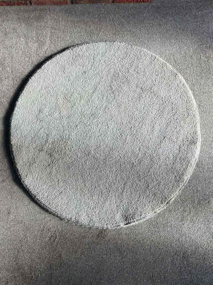 Photo of free Round Rug, (Hoddesdon EN11) #1