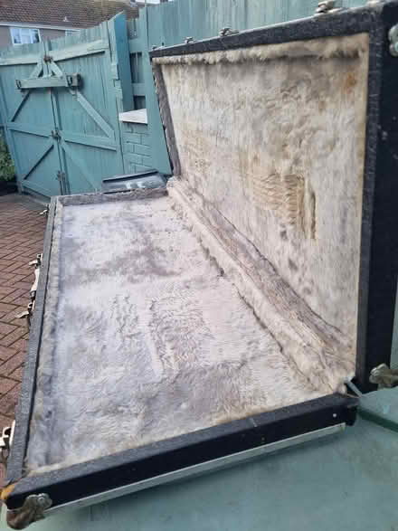Photo of free Hard Guitar/Keyboard Case (Corby NN18) #2