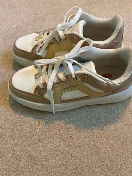 Photo of free Size 6 Women's trainer (Charlton SE18) #2