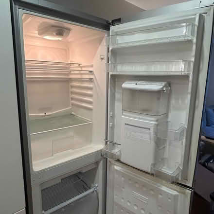 Photo of free Beko frost-free fridge freezer (Islington London N1) #2