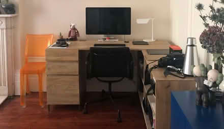 Photo of free desk (Elizabeth Gate TW8) #1