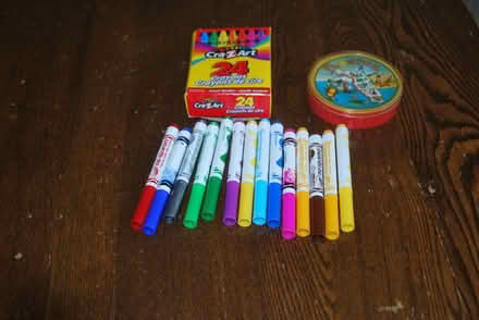 Photo of free Crayolas, cards (gatineau ave & de bourgogne st) #1