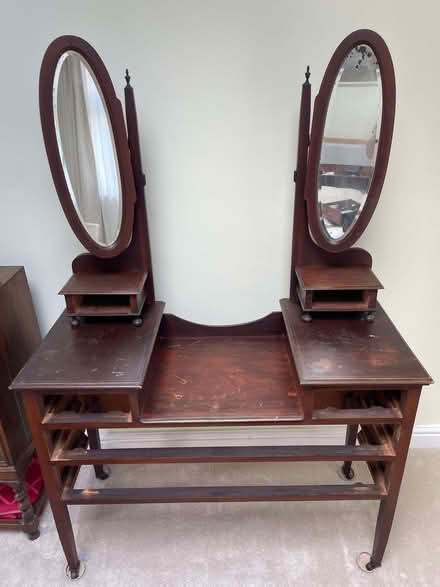 Photo of free Antique-Style Triple Mirror Dressing Table / Dresser (Hanwell W13) #4