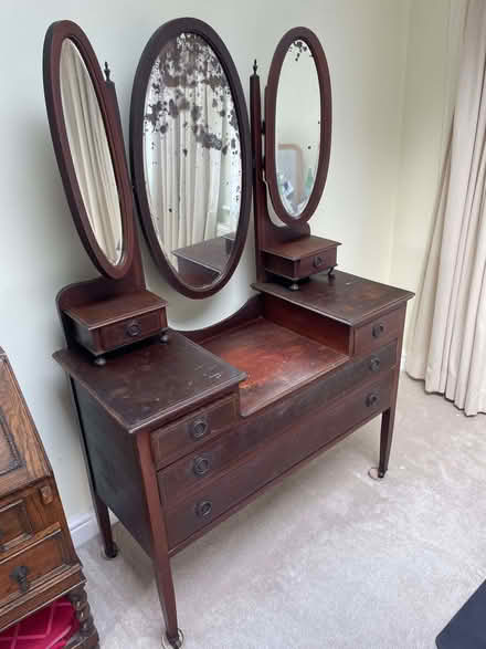 Photo of free Antique-Style Triple Mirror Dressing Table / Dresser (Hanwell W13) #2
