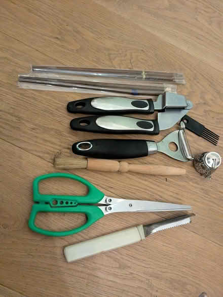 Photo of free Various kitchen tools (M32 stretford) #1