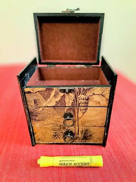Photo of free Tiny wooden chest (69th Street, Upper Darby) #1