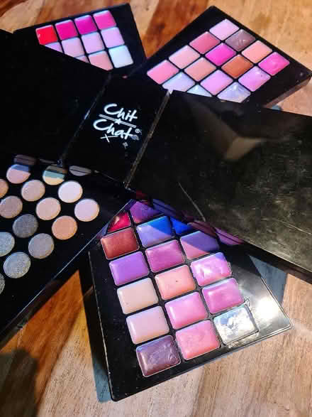 Photo of free Make up set (Selsdon CR2) #4
