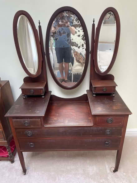 Photo of free Antique-Style Triple Mirror Dressing Table / Dresser (Hanwell W13) #3