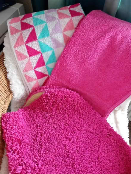 Photo of free Shower mat + two hand towels (Cowley Oxford OX4) #1