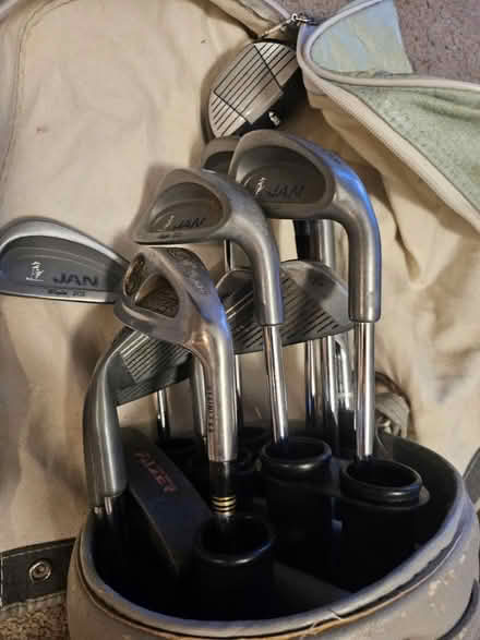 Photo of free Golf clubs in golf bag (Throckley NE15) #2