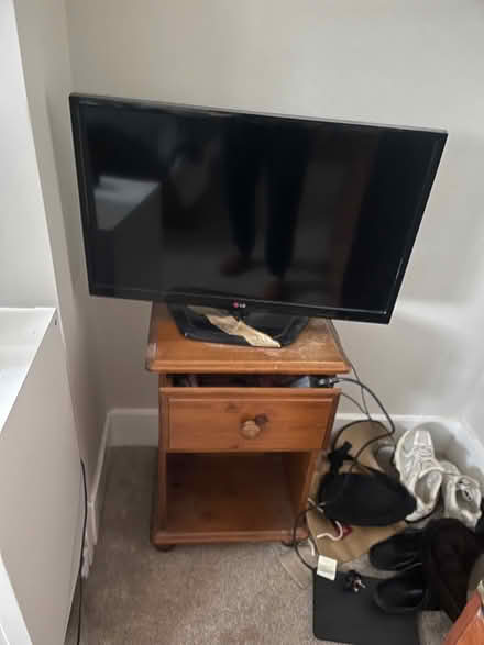 Photo of free Tv (Tw2 Whitton TW2) #1