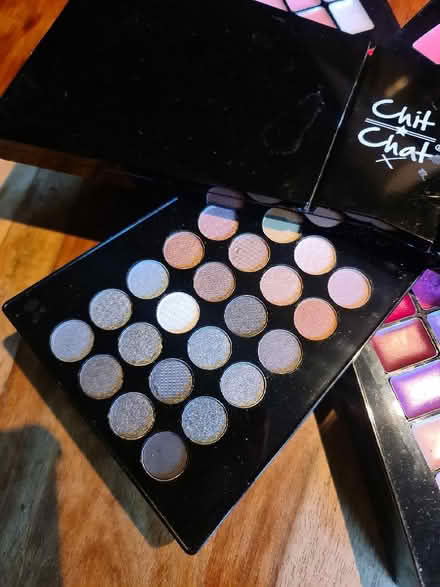 Photo of free Make up set (Selsdon CR2) #3