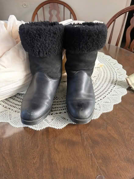 Photo of free Winter boots (Totowa NJ near Pal Park.) #1