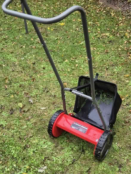 Photo of free Manual lawn mower (Newport Pagnell MK16) #2