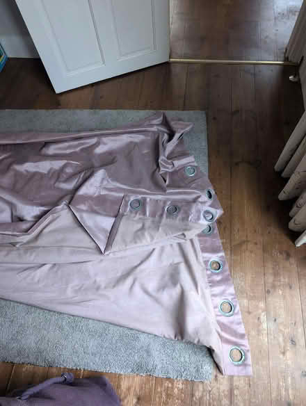 Photo of free Pink curtains (Hackbridge) #2