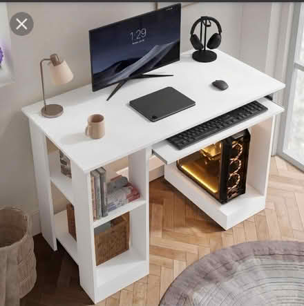 Photo of Small desk (KT6 Surbiton) #1