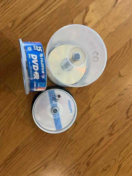 Photo of free blank CDs/DVDs/BlueRay (Lucky on Grant Rd in Los Altos) #1