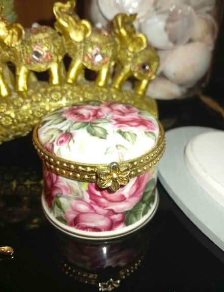 Photo of free Ornaments/decor etc (Dursley GL11) #3