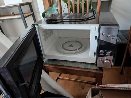 Photo of free Delonghi microwave (Hackbridge) #2