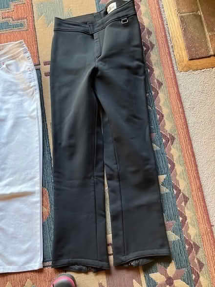 Photo of free bag of women's clothes (Las Palmas Pk, Snvle) #1