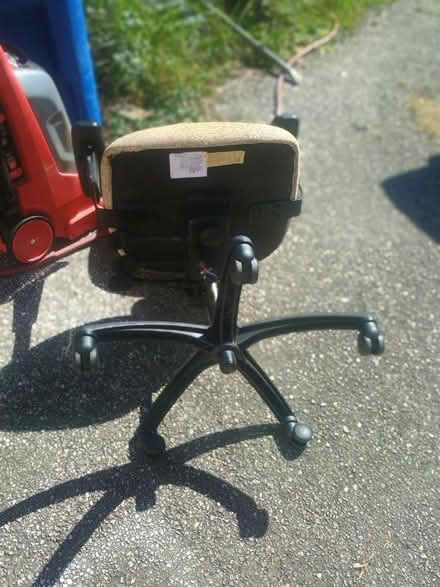 Photo of free Office Chair, 5 wheels and arms (Newport News, Bruton Ave) #3