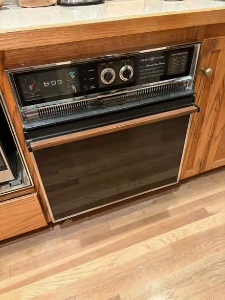 Photo of free Circa 1975 GE oven (Montlake) #1
