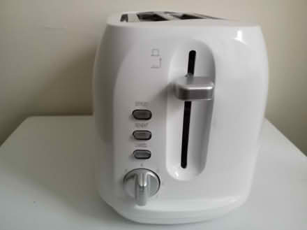 Photo of free White Basic Toaster (Wolverhampton (WV10)) #3