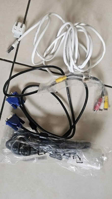 Photo of free Cables - tv, monitor, music, mic (dellfield AL1) #1