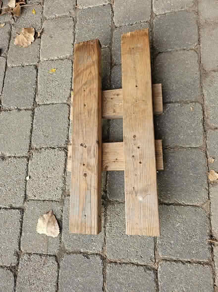 Photo of free Small wood pallets (Orleans) #2