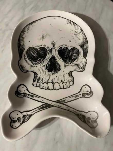 Photo of free Skull and crossbones plate (Pitsea SS13) #1