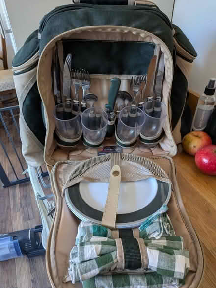 Photo of free Picnic backpack, well-equipped (Baldock SG7) #2
