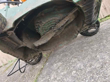 Photo of free Lawnmower (Litherland L21) #4