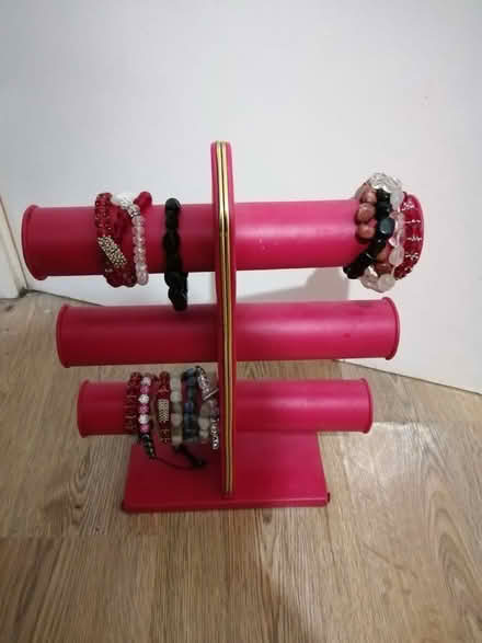Photo of free Bracelet and stand (Ell4lr) #4