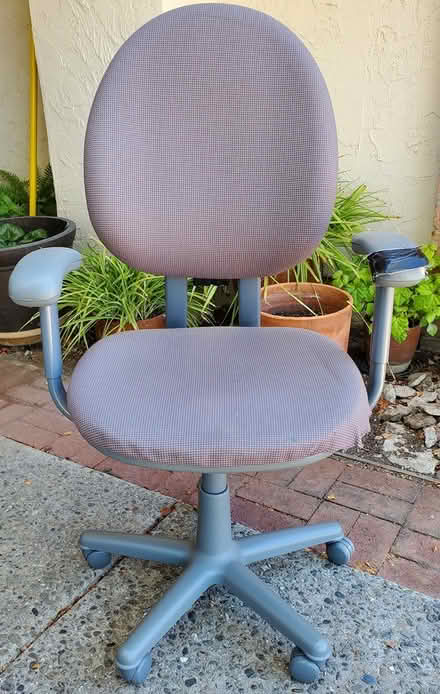 Photo of free Executive office chair, 5 wheels (DeAnza Blvd - Stvns Crk & 280) #2