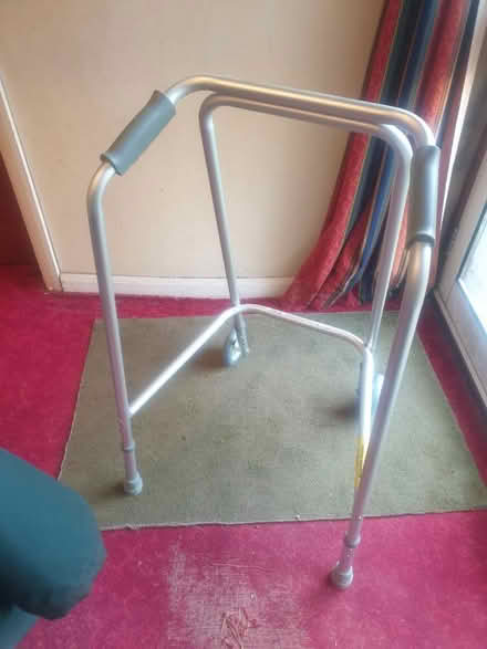 Photo of free walking frame (Sandon CM2) #1
