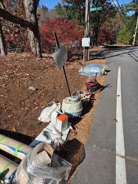 Photo of free curb alert 401 longley rd groton (401 longley rd groton MA) #1