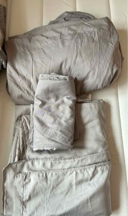 Photo of free double quilt cover, sheet & pcases (Halewood L26) #2