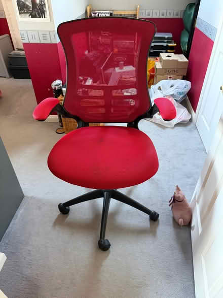 Photo of free Office / Computer Chair (red / black) (Priestwood RG42) #1