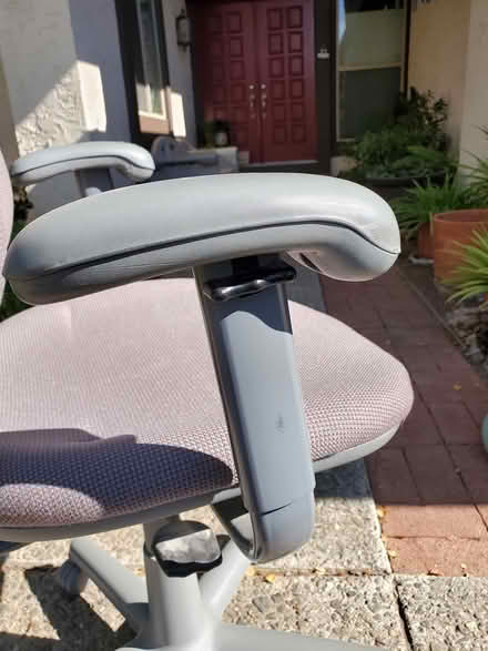 Photo of free Executive office chair, 5 wheels (DeAnza Blvd - Stvns Crk & 280) #4