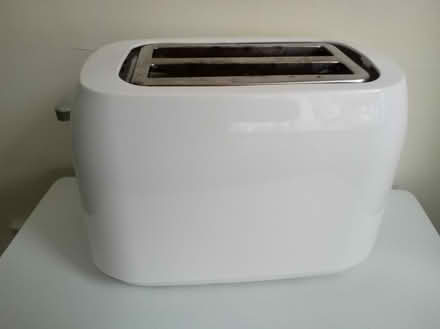 Photo of free White Basic Toaster (Wolverhampton (WV10)) #2